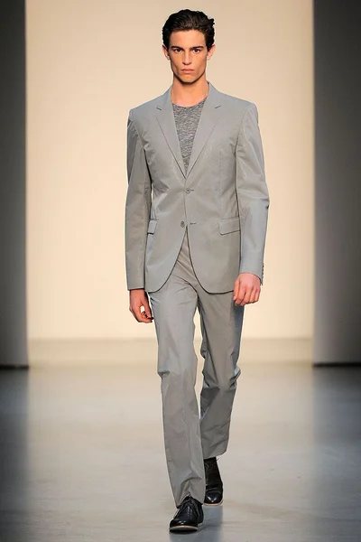 Look 18